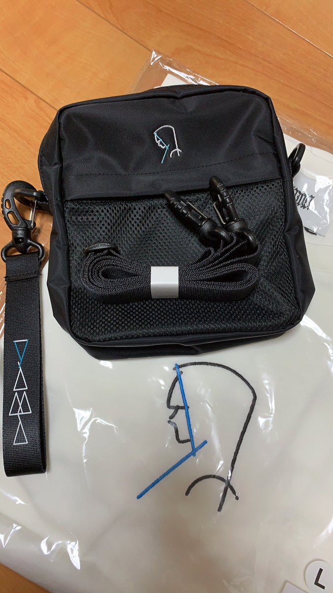 kuromamehotaru's tweet photo. yamaさんのグッズ届いた〜🤩💕
ショルダーバッグとロンT🙌🏻🎶
バッグ重宝しそうな大きさで嬉しい😘
#yama
#ProfileSeries https://t.co/gkcZFlYIvZ