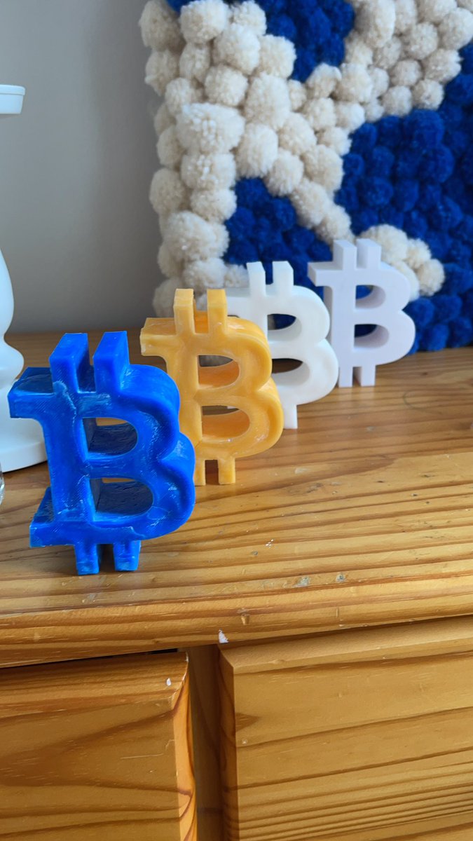lutevaNFT's tweet photo. The bitcoin candle prototypes are in their last phases. Few more weeks before production.
Guys do you want one? Should I make a NfT with physical item ? 
@evanodette @dylanlinnart @rektfoodfarmer @investanswers @cobie https://t.co/Cy69P41CU1