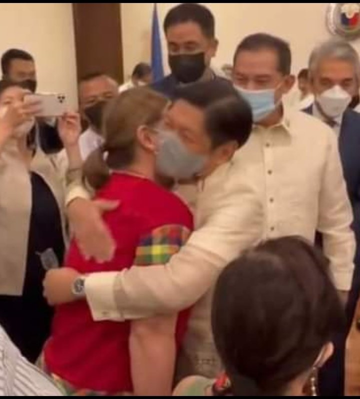 itsme_max18's tweet photo. Sarap namang titigan.
Sama Sama Tayong Babangong muli. ✌️❤️👊💚🇵🇭
#CongratsPresidentBBM
#CongratsVPIndaySara https://t.co/gJi1G4nz3m