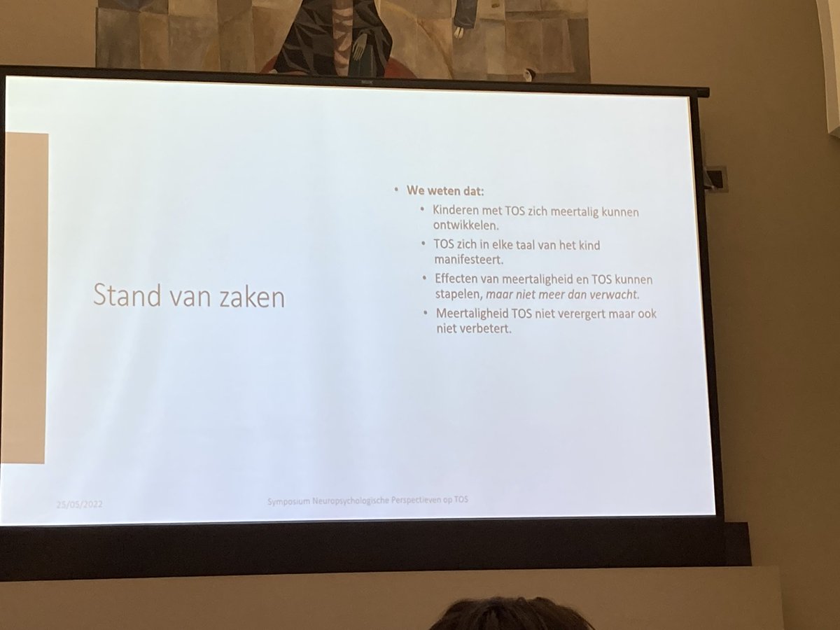 TOS en meertaligheid: Elma Blom : kinderen met TOS kunnen meertalig worden, maar meertaligheid compenseert TOS niet. Diagnostiek kan ingewikkeld zijn want extra veel variatie in gemiddelde door taal input variatie en taal afstand tussen T1 en T2.