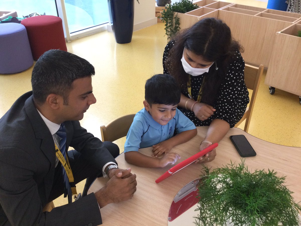 FS_WEK's tweet image. A wonderful morning spent sharing our learning journeys with our grown ups. Thank you for attending 😊 #limitlesslearning #limitlessfun ✨