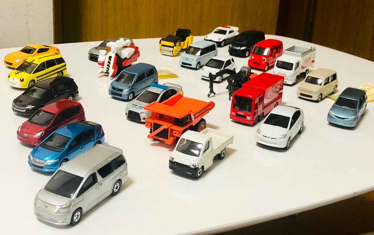 トミカ まとめ 2009年発売されたトミカが揃いました！ 今では珍しい外車が1台もない