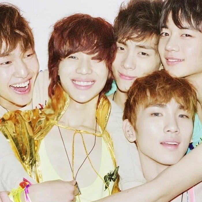 SONE___1006's tweet photo. 14주년 축하해!!!

샤이니 사랑해🤍

#14년째_빛나는_샤이니
#Happy_14th_SHINeeDay
#샤이니와_열네번째_봄
#14th_Debut_Anniversary
#SHINee #샤이니 https://t.co/u7fHlTUv0y