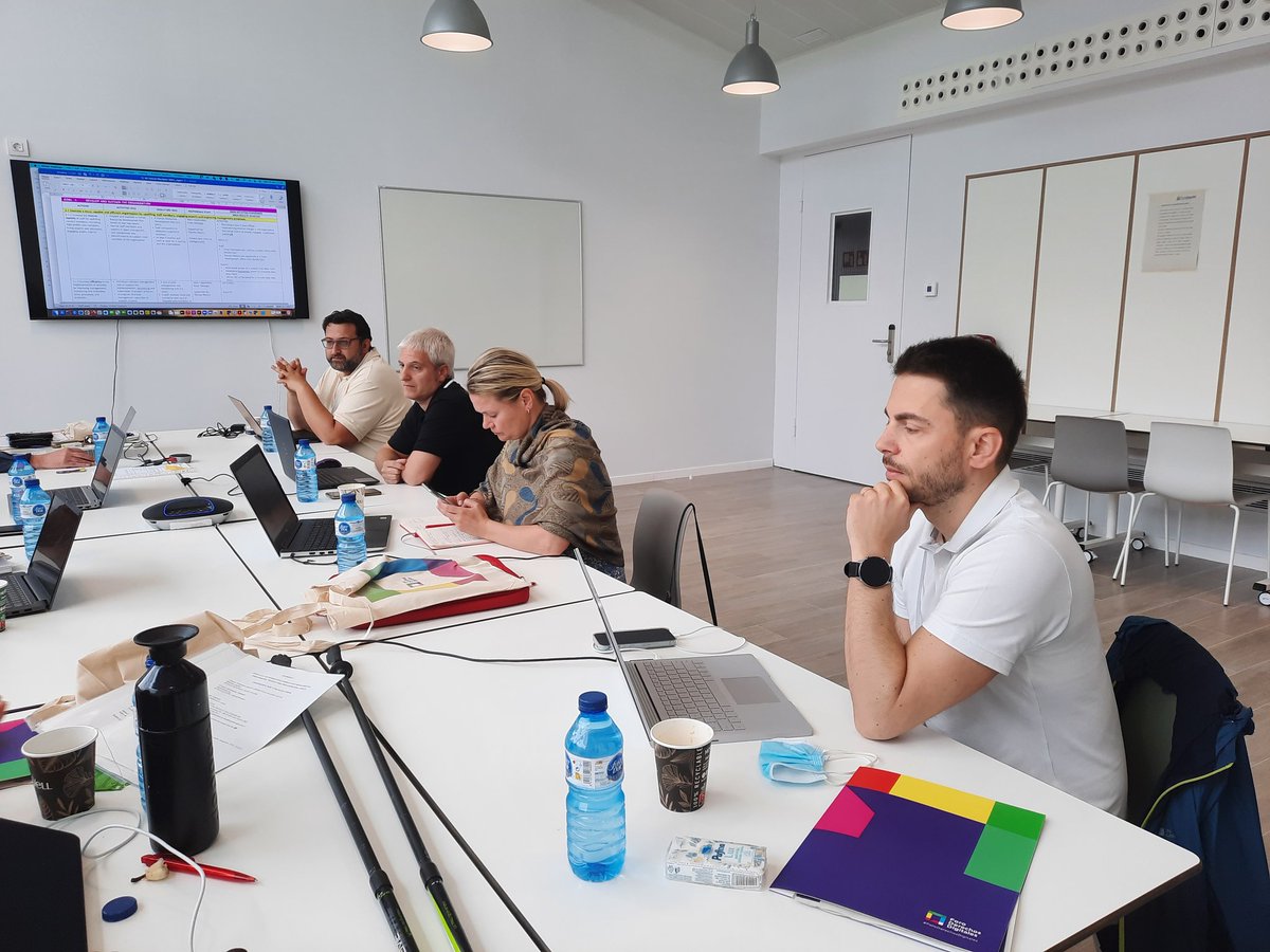 La Junta Directiva de <a href="/AllDigitalEU/">All Digital</a> se reúne hoy en el marco del #ForoDerechosDigitales. 
Con nuestra red en #Europa y como parte del board trabajando por los derechos digitales de la ciudadanía, por una sociedad más inclusiva.
Estamos felices de recibirles aquí.