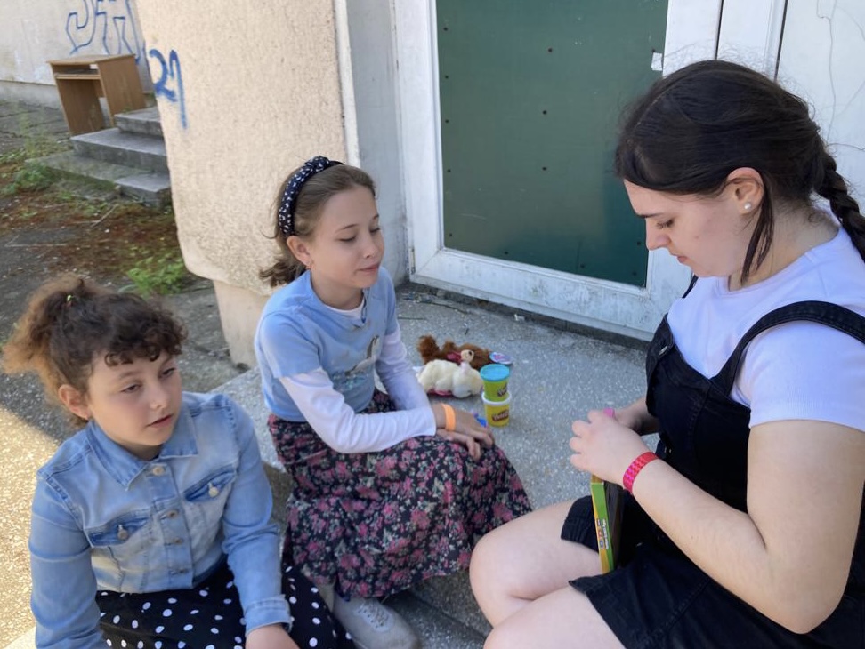 nyhsseattle's tweet photo. 2/2 our seniors planned activities for the children this week, and led awesome arts &amp; crafts classes, sports games, and more! Our students quickly bonded with the children and put so many smiles on their faces. We are so grateful to be part of such an incredible initiative. https://t.co/eGhR1UhhMd