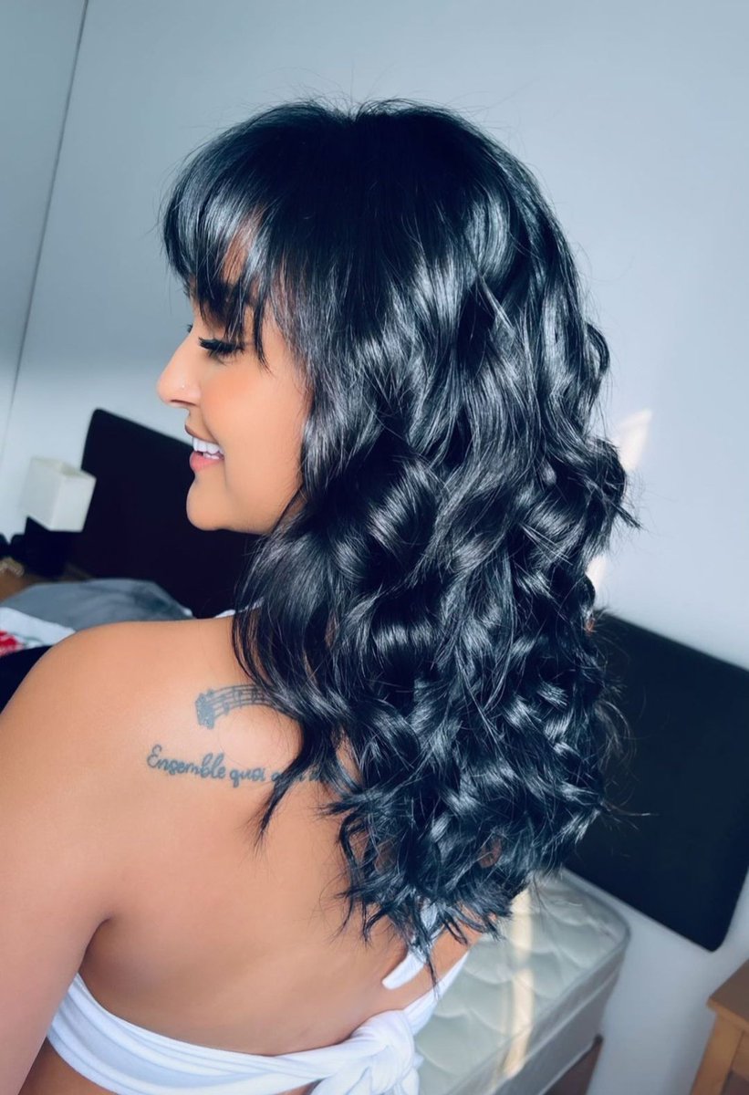 carla_daniela21's tweet photo. 5 minutos para el estreno de grandioso álbum @DarcourtOficial 

EMPEZANDO OTRA VEZ 
Daniela Darcourt https://t.co/frwON4mKLk