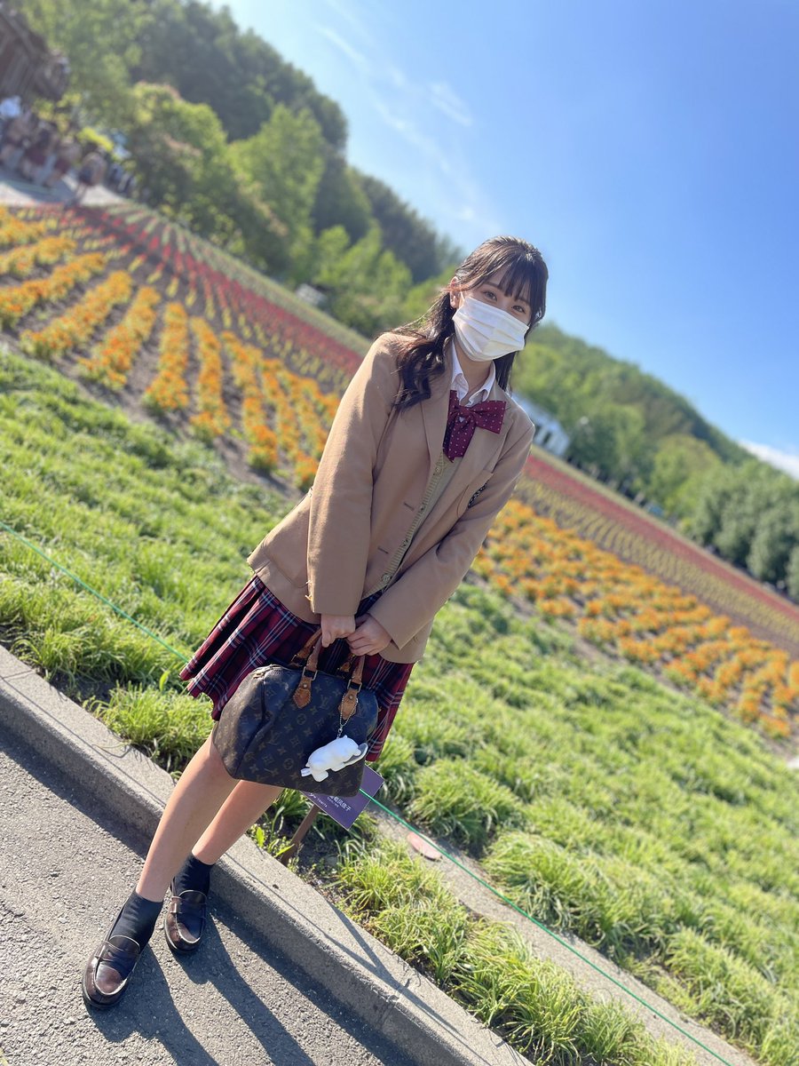 おはよーっ！🌤
修学旅行2日目は旭山動物園に行ってラベンダー畑に行ってきました🐻‍❄️
3日目の今日は小樽に行くよんっ😻😻
もう楽しみすぎる🥺🥺💞
また写真いっぱい載せるねん♡

友達が写真撮ってくれた🌟
#レイスタ
#彩