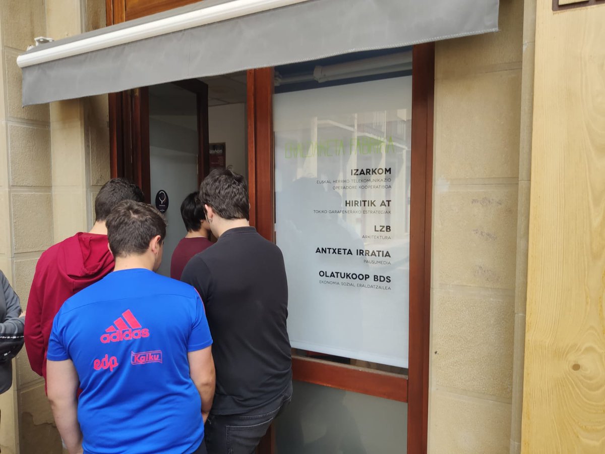 @Bds_Koop eta <a href="/izarkom/">izarkom</a>-en bulego berria ezagutzeko aukera izan dugu. Enpresa mundua eta telekomunikazioak herriari lotuak eta bere zerbitzura egon daitezkeelako. <a href="/fpbidasoa/">CIFP BIDASOA LHII</a> <a href="/elektrobidasoa/">ELEKTRONIKA BIDASOA</a> #EraldaketaDigitala #NewGreenDeal