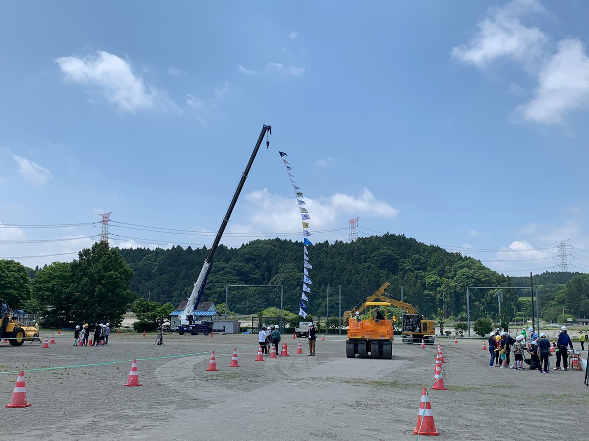 Azumakensetsu's tweet image. #塩谷支部 建青会は5月25日 本年度で閉校する #矢板市 #川崎小学校 にて #総合学習支援 活動を開催
#高所作業車 &amp;amp; #重機 の #搭乗体験 など「児童の記憶に残る授業」を行いました!!
これからも #建設業 の魅力活動を続けて参ります!!