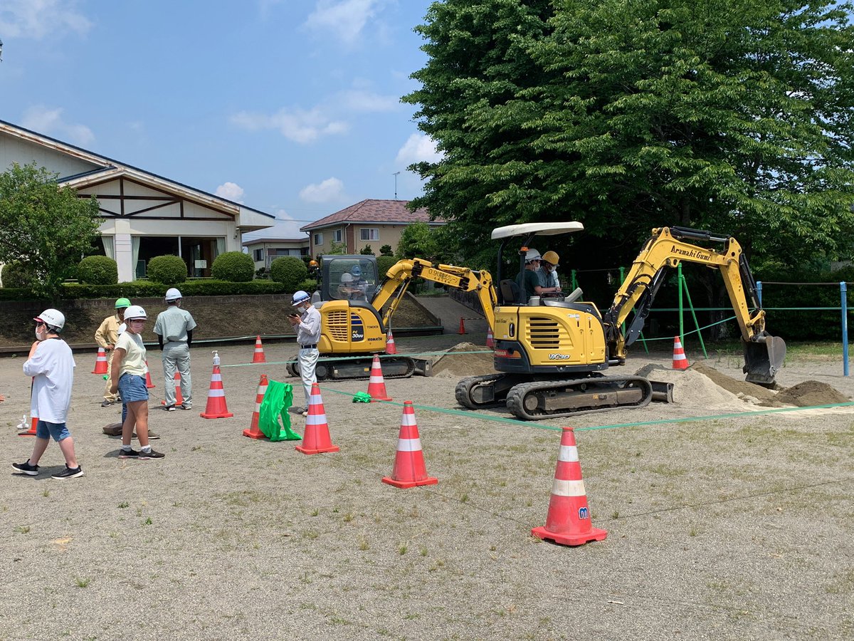 Azumakensetsu's tweet image. #塩谷支部 建青会は5月25日 本年度で閉校する #矢板市 #川崎小学校 にて #総合学習支援 活動を開催
#高所作業車 &amp;amp; #重機 の #搭乗体験 など「児童の記憶に残る授業」を行いました!!
これからも #建設業 の魅力活動を続けて参ります!!