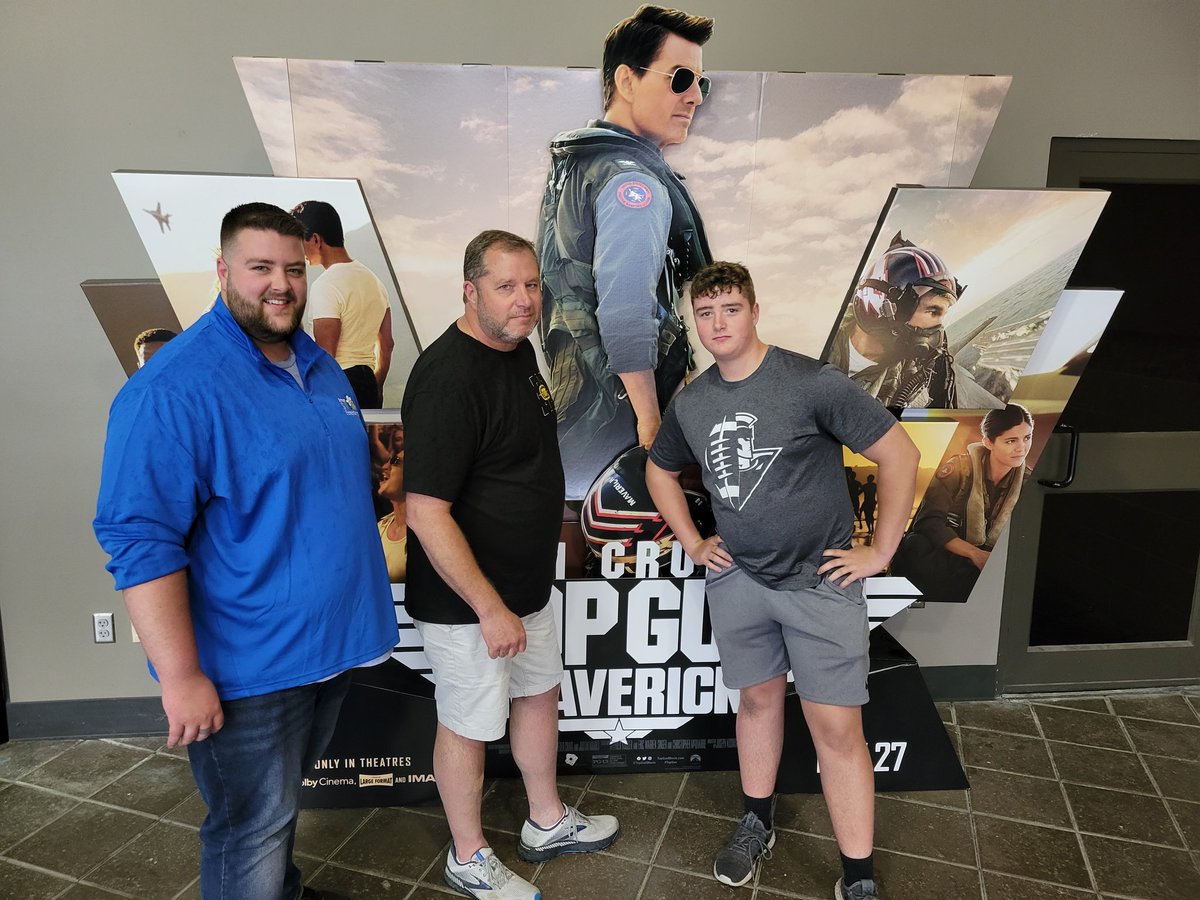 BobbyRileyJr's tweet photo. #TopGunMaverick #AMCNOTLEAVING THE PERFECT MOVIE!!! #IMAX with @TraeBoy99 and the crew https://t.co/DGnvkB10If
