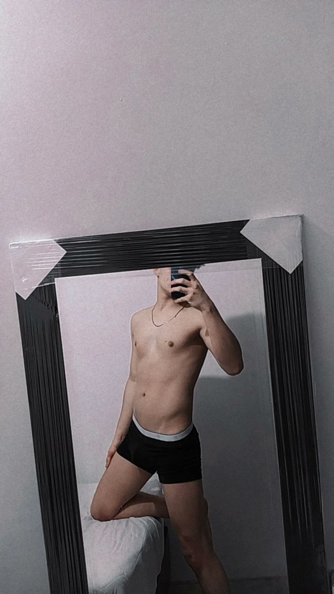 PedroPrimera13's tweet photo. Hace mucho frío y yo en boxers😅 https://t.co/a8zyUrKoou
