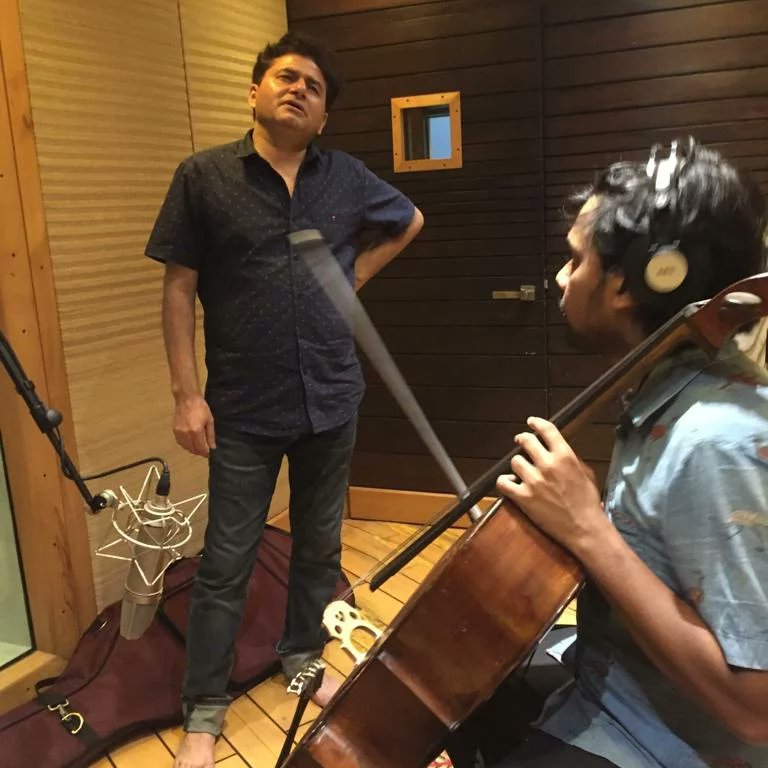 rohitdecomposer's tweet photo. Few pics from a recent recording with Leo's Cello for a forthcoming song sequence. It sounds so much like male vocals. The background score of The Kashmir Files was primarily led by the Cello.

.
.
.
#RohitSharma #rohitdecomposer #composer #musiccomposerrohitsharma #leocello https://t.co/4tO1vf1EDj