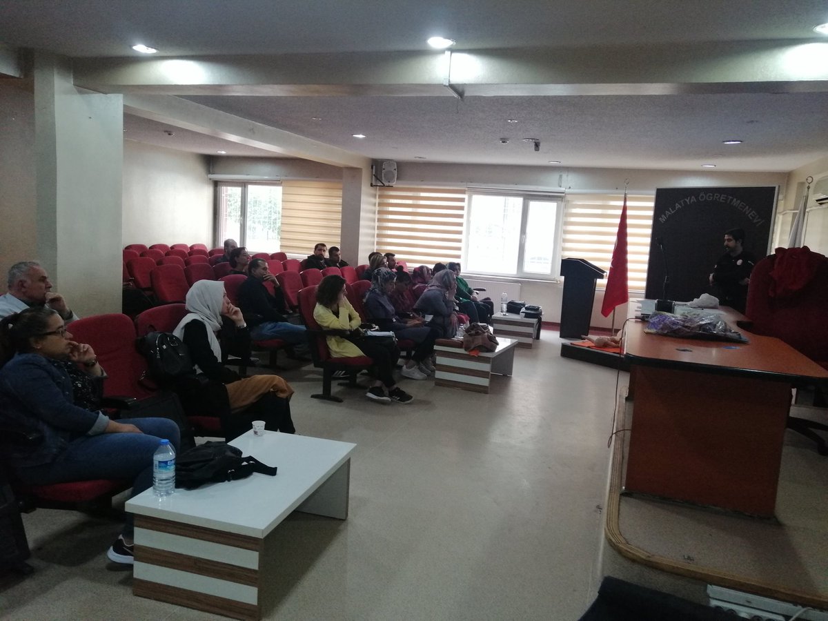 Malatya il Milli Eğitim Müdürlüğü ilkyardım Egitim merkezi Temel Eğitimde 10.000 okul Proje kapsamında egitimlerimiz devam ediyor. <a href="/OzilLevent/">Dr. Levent Özil🇹🇷🇹🇷🇹🇷</a> <a href="/ozkan_meb/">Özkan AVCI</a> <a href="/meb_dhgm/">Destek Hizmetleri Genel Müdürlüğü</a> <a href="/cemalunal/">Cemal Ünal</a> <a href="/MalatyaMem/">MALATYA İL MİLLİ EĞİTİM MÜDÜRLÜĞÜ</a> <a href="/behcet_bakir/">behçet bakır 🇹🇷</a>