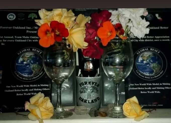 66thmob's tweet photo. WHAT A TRAGEDY IN TEXAS
I'm hurt, disgusted, overwhelmed, saddened &amp; more determined then ever  
•Oakland Ca's #1 Identity in Making Oakland Better &amp; the World at large: WHAT IN GOD'S EARTH IS GOING ON?
Click on for Full Story.
https://t.co/C8ATZZvEtn https://t.co/VXDff37ILK