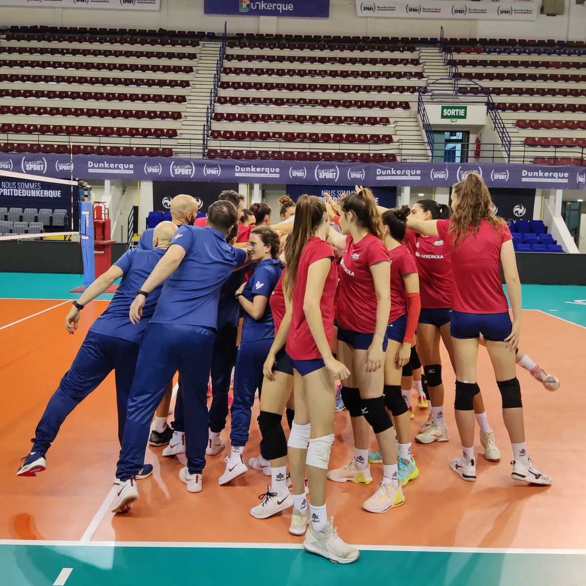💥Día de partido 💪🦁 Nuestras Leonas (<a href="/selfemvoleibol/">Las Leonas del Voley</a> ) debutan hoy en la European Golden League (<a href="/CEVolleyball/">European Volleyball</a> #EuroLeagueW) ante Francia 🇨🇵 #VamosLeonas

📍Stade des Flandres, Dunkerque

🕗20.00h 

📺 Eurovolley.TV (bajo suscripción) 

✍️ rfevb.com/n/todo-listo-p…