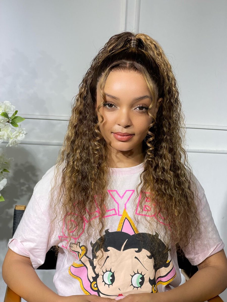 Pinky girl tweet media