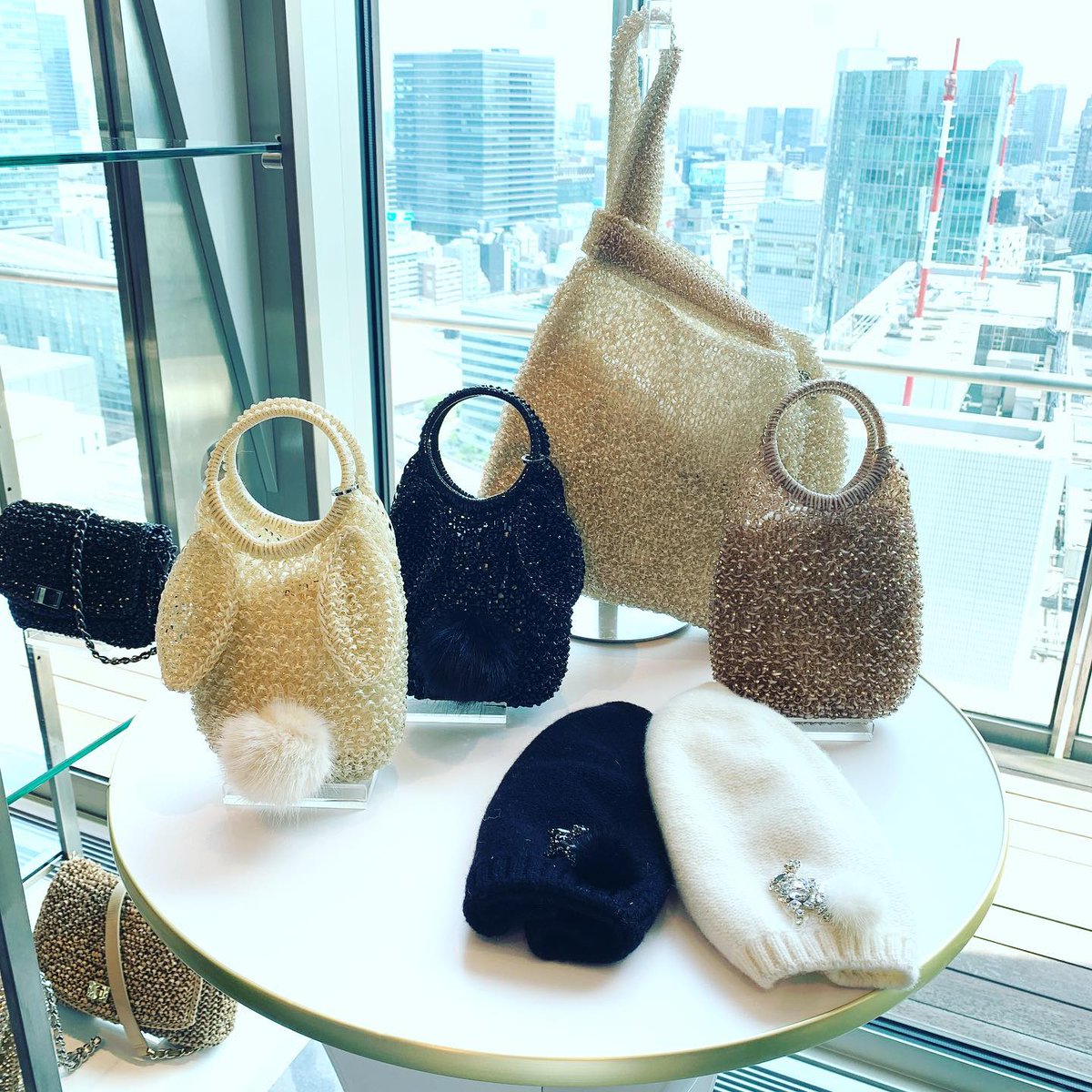 TheMagMoe's tweet photo. アンテプリマの秋冬展示会にお邪魔しました♪
注目は可愛い耳とシッ ...
#Anteprima #STORY #STORYMagazine #Story展示会レポ #アンテプリマ #光文社 #光文社STORY #雑誌
https://t.co/MUhlat1jIA https://t.co/UN07tlRrQC