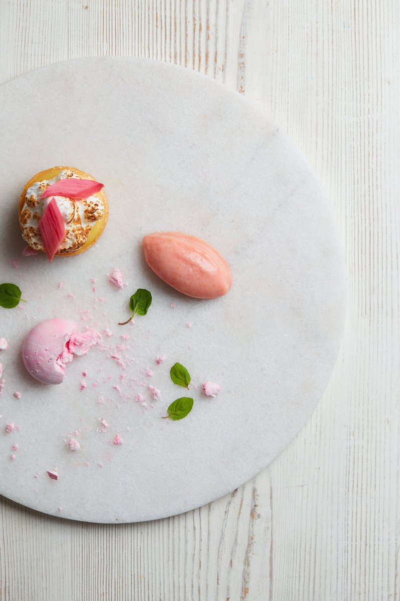 Rhubarb meringue pie 🌸🦩🐽👛💒🎟🎀