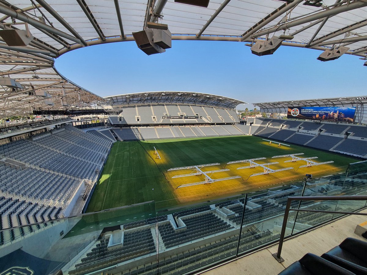 itkdumonde's tweet photo. With CG @SaralambaTor this evening for LA Consular Corps reception hosted by LA County at the awesome home of @LAFC with the presence of the 2nd District Supervisor @HollyJMitchell. We observed a minute of silence for the school shooting in Texas. https://t.co/V00rmkW5nf