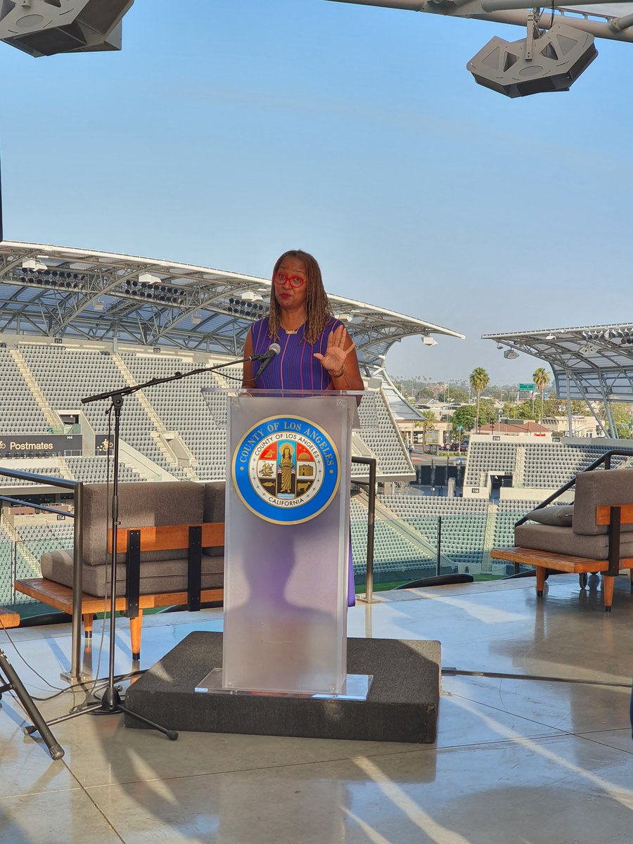 itkdumonde's tweet photo. With CG @SaralambaTor this evening for LA Consular Corps reception hosted by LA County at the awesome home of @LAFC with the presence of the 2nd District Supervisor @HollyJMitchell. We observed a minute of silence for the school shooting in Texas. https://t.co/V00rmkW5nf