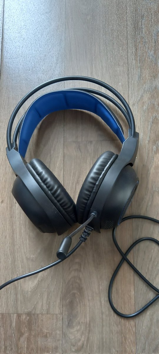SpartaSubZero's tweet image. Salut tout le monde je vend un casque gameur je le vend pour 60€ je vous met une photo du casque me DM si vous êtes intéressé je cherche quelqu un qui est dans le 77 vers Meaux