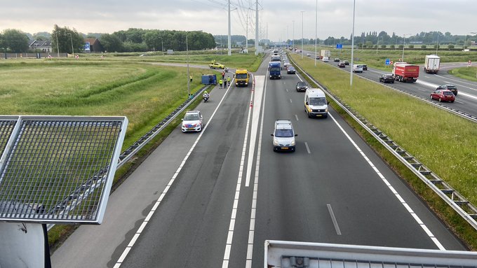 Vanwege ongelukken bij de #A4 Den Hoorn is er veel vertraging op de snelweg en de gemeentewegen rondom https://t.co/V4dD1abwg5