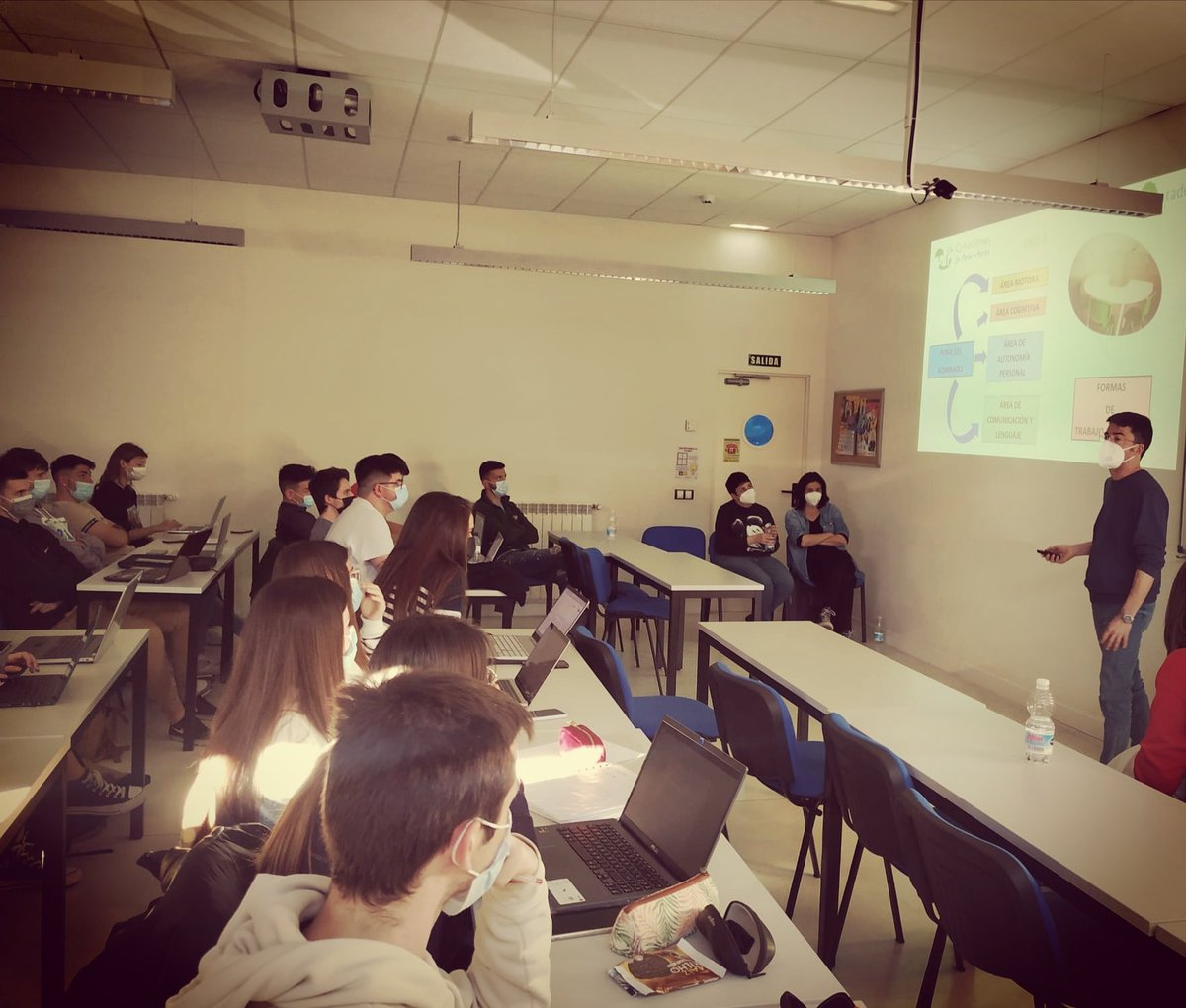 Pableras 💚 (@pabletept) on Twitter photo Ayer tuve, de nuevo, la oportunidad de llevar a los futuros docentes de la @FacultadEducaUZ mi experiencia como maestro de #educaciónespecial dentro del programa "Del cole al Grado". Muchas gracias!!! #soymaestroPT💚 Ayer tuve, de nuevo, la oportunidad de llevar a los futuros docentes de la @FacultadEducaUZ mi experiencia como maestro de #educaciónespecial dentro del programa "Del cole al Grado". Muchas gracias!!! #soymaestroPT💚