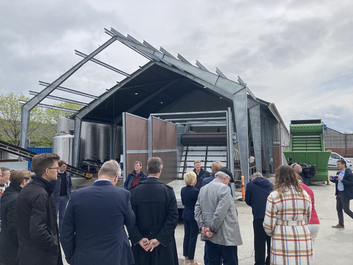 esbentranholm's tweet photo. Velplanlagt og godt besøg i 🇩🇰 af @Europarl_EN agri- udvalg. Godt organiseret af @AsgeriEU. Besøget kom bl.a. forbi @AarhusUni i Foulum og @stiesdalgroup. Gode indlæg om kulstoflagring, græsprotein, biogas, ptx, pyrolyse mv. #dkgreen #dkfood https://t.co/ut8vc1Tgxr