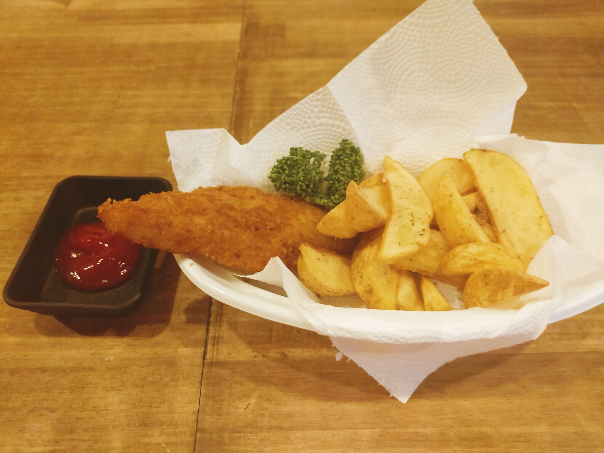 تويتر Diybar Obbligato Symbol決済始めました على تويتر オブリガートでお出しできるフードその2 フィッシュ チップス 揚げたてを提供いたします T Co Ewdfwukds7