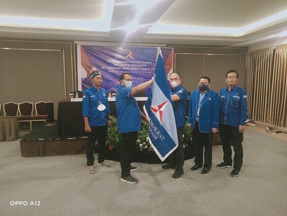 dpcpdkabbogor's tweet photo. Regenerasi dalam organisasi adalah progressivitas, setelah sukses mengantarkan kang @Antonsuratto1 menjadi Ketua DPD @pdemokrat JABAR, saatnya pengganti beliau di DPC @pdemokrat Kab Bogor adalah kang @kangchandra5 ,tekad #bersamakitabisabersatukitabangkit #jabarjuara #bogorjuara https://t.co/N4ef2QGUMf