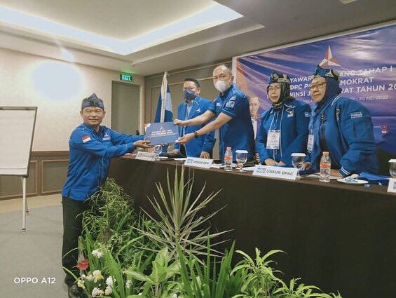 dpcpdkabbogor's tweet photo. Regenerasi dalam organisasi adalah progressivitas, setelah sukses mengantarkan kang @Antonsuratto1 menjadi Ketua DPD @pdemokrat JABAR, saatnya pengganti beliau di DPC @pdemokrat Kab Bogor adalah kang @kangchandra5 ,tekad #bersamakitabisabersatukitabangkit #jabarjuara #bogorjuara https://t.co/N4ef2QGUMf