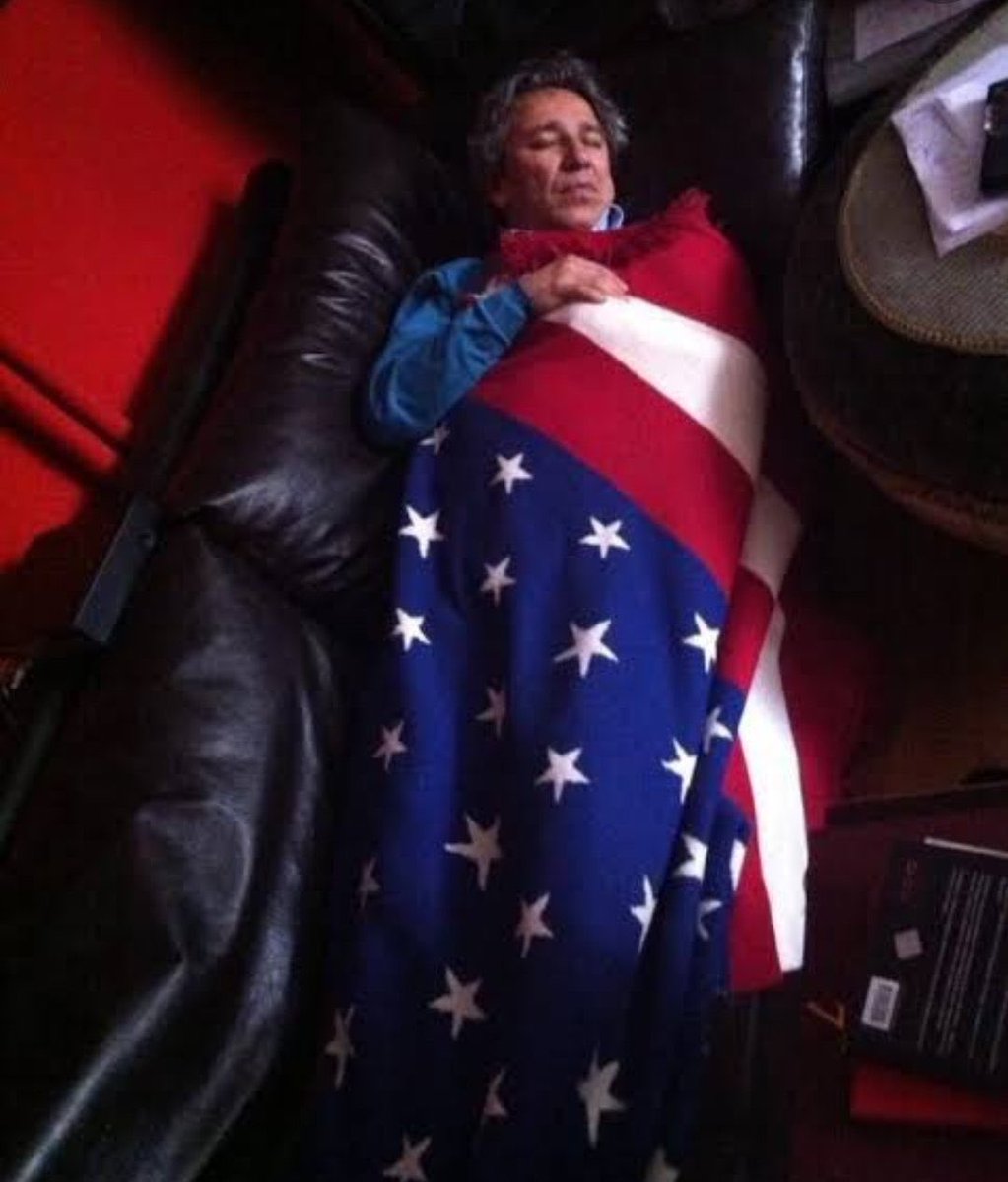 “Kaçamayacaksınız” diye yazmış adam ya… 🥸 aklımı koru..