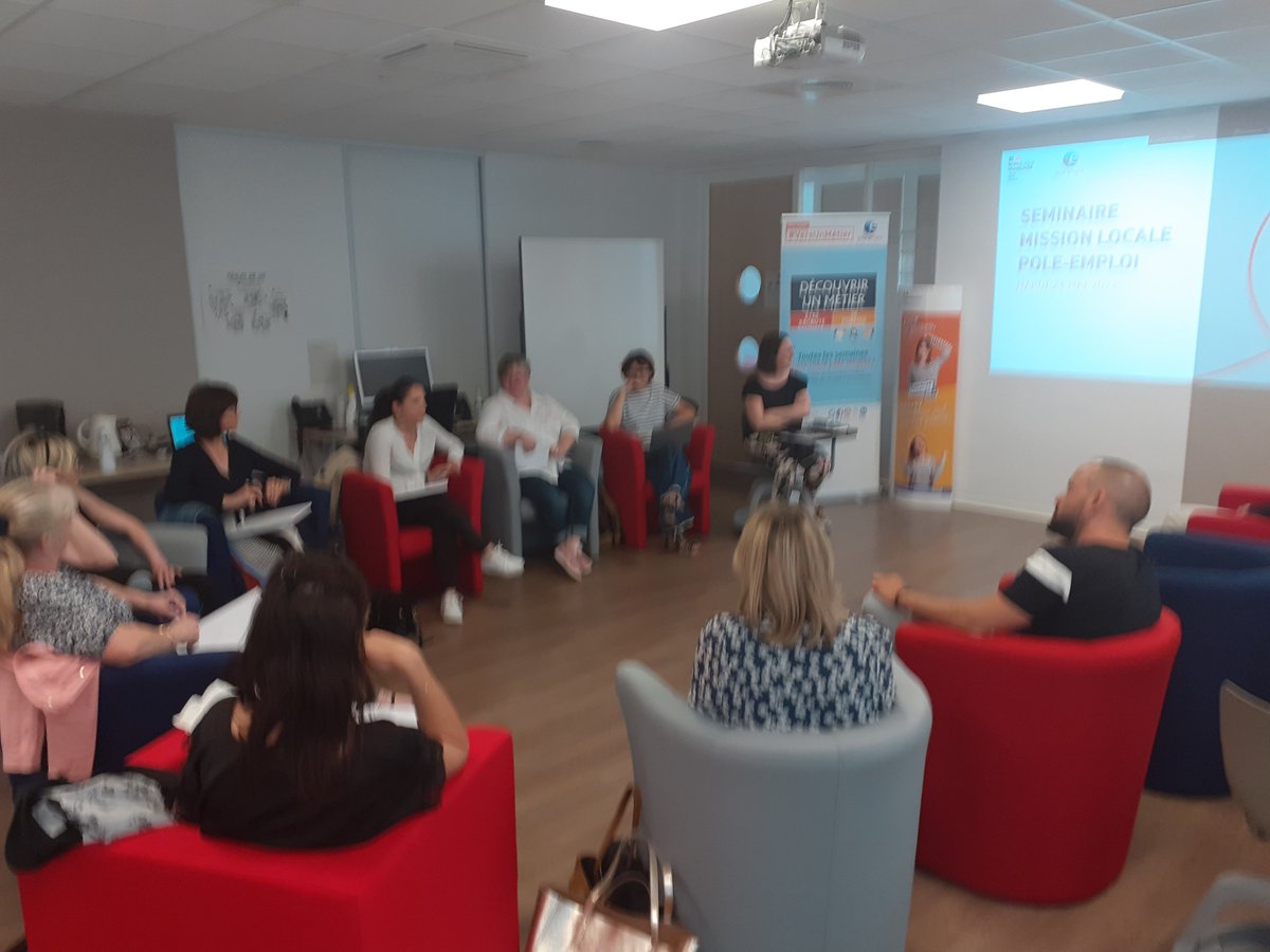 Mutualisation des forces entre la <a href="/mljbpa/">Mission Locale Jeunes Bugey Plaine de l'Ain</a> et le @poleemploi_ara pour permettre aux jeunes de trouver des réponses à toutes leurs problématiques. #tousmobilises autour de l'#accompagnement des #jeunes. #CEJ @VivianePOMMEREL <a href="/PhilippeZymek/">Philippe ZYMEK</a> <a href="/CombazCuvex/">christelle cuvex combaz</a> <a href="/sophiedelmas2/">Sophie BERTRAND</a>