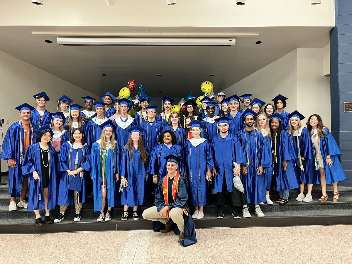ajhatch1's tweet photo. Class of 2022 Senior Clap Out @KuehnleKISD this afternoon. All of the excitement and memories these students share with a place that is more than just a building #PromisetoPurpose @BrandonBaker31 @KleinHigh @KleinISD https://t.co/gcCKoyHzl9
