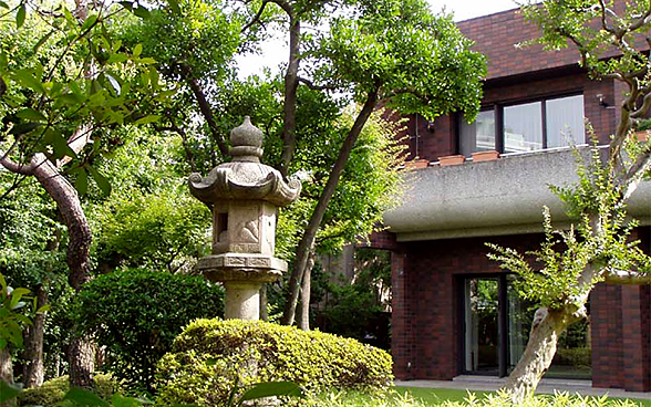 SwissEmbassyJP's tweet photo. 📢The Embassy is seeking an academic intern!
Gain valuable experience in the world of diplomacy through an attractive 6 months internship in the Political and Economy/Finance Sections.
⚠️ Application deadline is June 13th, 2022.
More information to apply👉https://t.co/C0QBLa0rSl https://t.co/B2Y2XPLbLB