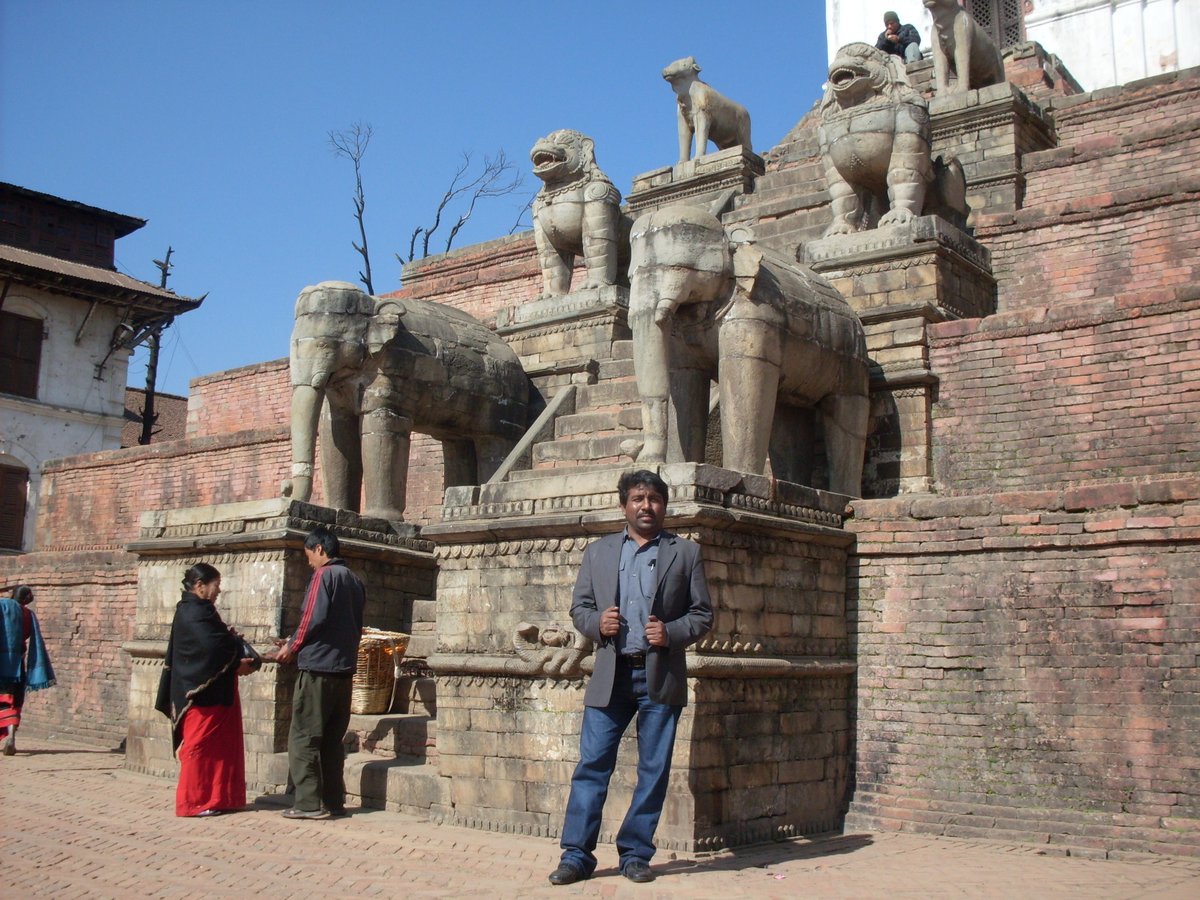 amarguriro's tweet photo. In January, 2010, during my visit to Nepal for #ICFJ workshop, I visited this ancient Nepalese city of #Bhaktapur, known locally as #Khwopa, founded in 12th century by King Anand Dev Malla.
2015 #Nepal earthquake #GorkhaEarthquake destroyed many of these temples & stone statues https://t.co/0JJKW488Oi