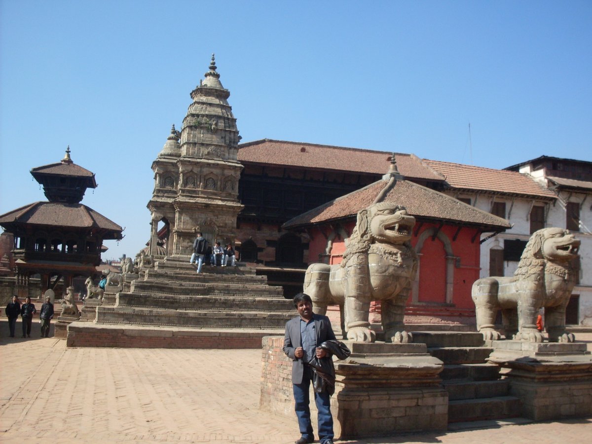 amarguriro's tweet photo. In January, 2010, during my visit to Nepal for #ICFJ workshop, I visited this ancient Nepalese city of #Bhaktapur, known locally as #Khwopa, founded in 12th century by King Anand Dev Malla.
2015 #Nepal earthquake #GorkhaEarthquake destroyed many of these temples & stone statues https://t.co/0JJKW488Oi