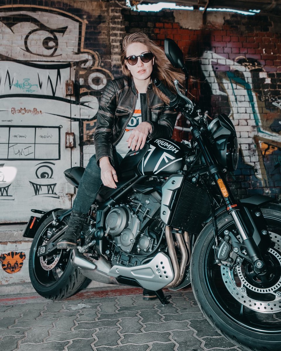 Triumph Trident? Urban style.

Credits: @mieke.unscripted, @ridemotostakephotos, @triumph_southafrica