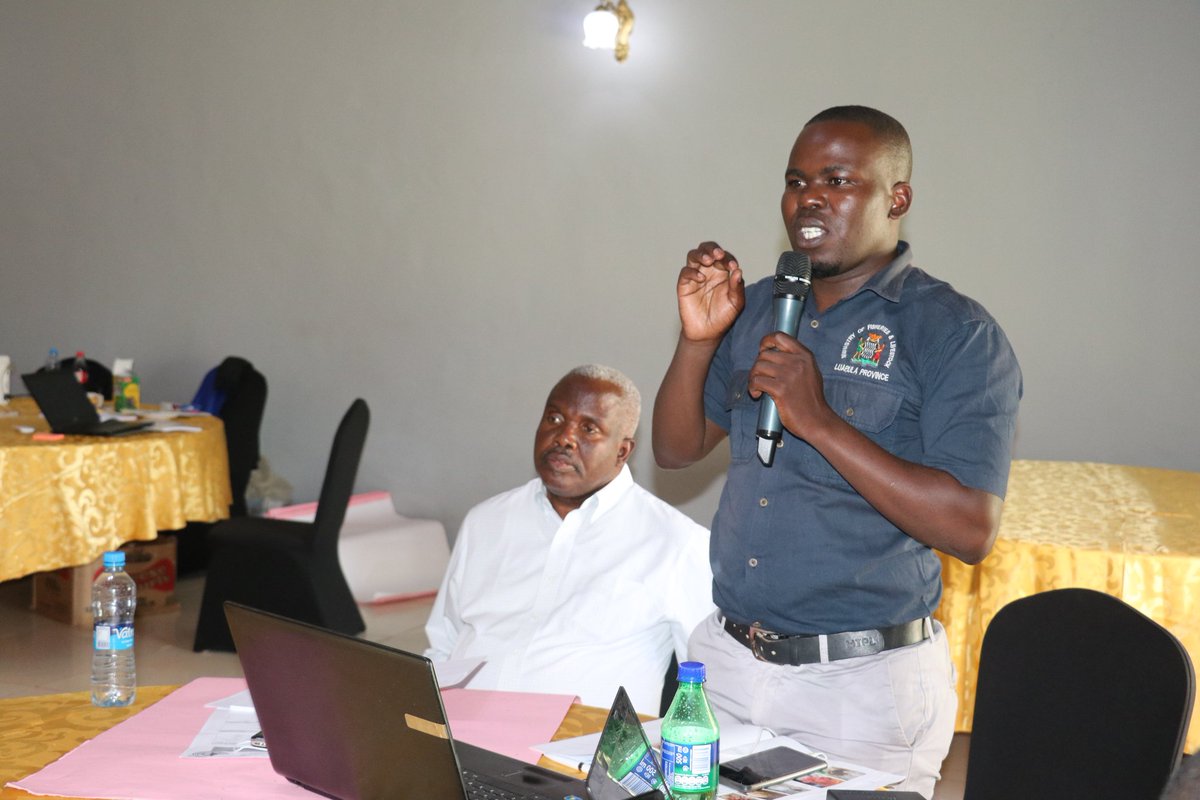 Agness90279727's tweet photo. In intergrating livestock and #fish farming,nutrition is key in the performance of both for profitability. @WorldFishCenter with  #livestock sector partners at a @CGIARAfrica training in #Zambia are helping farmers undertand this concept. @NetsayiMudege @Inga_JM @BiovIntCIAT_eng https://t.co/Z2kBGbOt8a