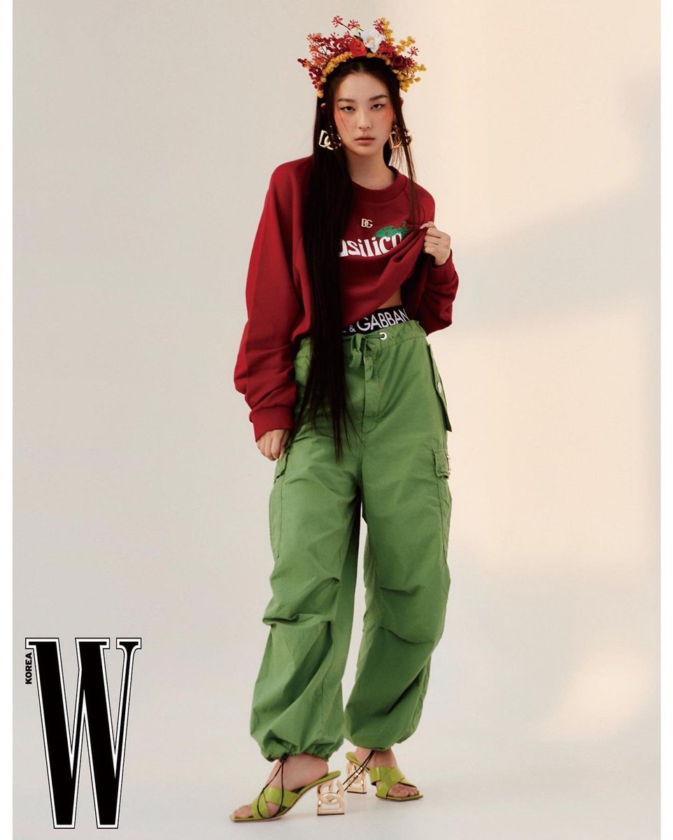 CloutNewsMedia's tweet photo. SEULGI of Red Velvet stuns in new campaign for W KOREA 🔥 (2/2)

#SEULGI #RedVelvet @RVsmtown https://t.co/nKjW9Aid2s