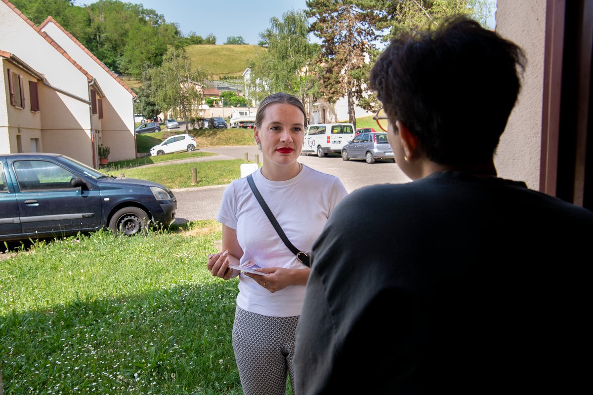 lumirlapray's tweet photo. « Vous savez, nous, on le sait bien qu’ils sont pas pour nous la haut ». Samedi dernier, 16h30, 37 degrés.

📸 Corinne Simon

#Ain #AvecLumir #legislatives2022 https://t.co/JsJrDanXeN
