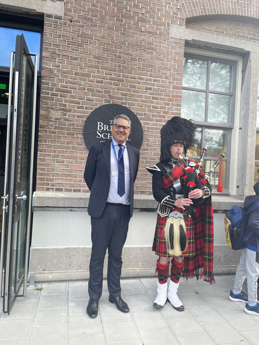 GoStJuliansHead's tweet photo. Every morning Queen Elizabeth has someone to play to the bagpipes. It used to be Queen Victoria’s alarm clock! What better way to start the day. #PlatinumJubilee #BritishSchoolAmsterdam https://t.co/G1QE0dEV2k