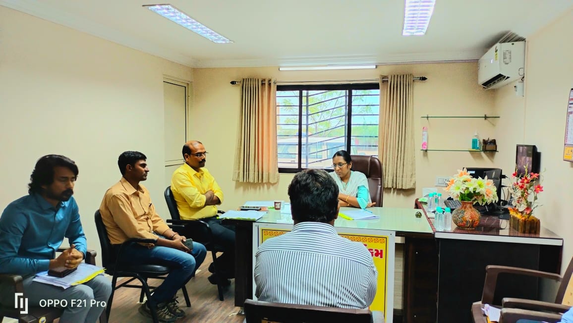 આજરોજ માંડવી તાલુકા ખાતે તાલુકા સ્વાગત કાર્યક્રમ આયોજન કરવામાં આવ્યું. જેમાં આવેલ તમામ પ્રશ્નોનો સ્થળ પર હકારાત્મક નિકાલ કરવામાં આવેલ છે. 
<a href="/CMOGuj/">CMO Gujarat</a> <a href="/pkumarias/">Pankaj Kumar</a> <a href="/revenuegujarat/">Revenue Dep. Gujarat</a>