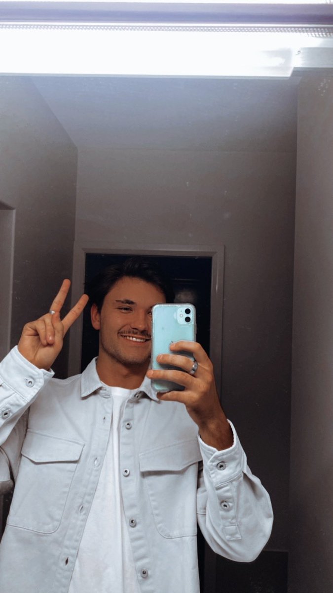 GoodguyCharlie's tweet image. oh hey, i’m 23 🎂