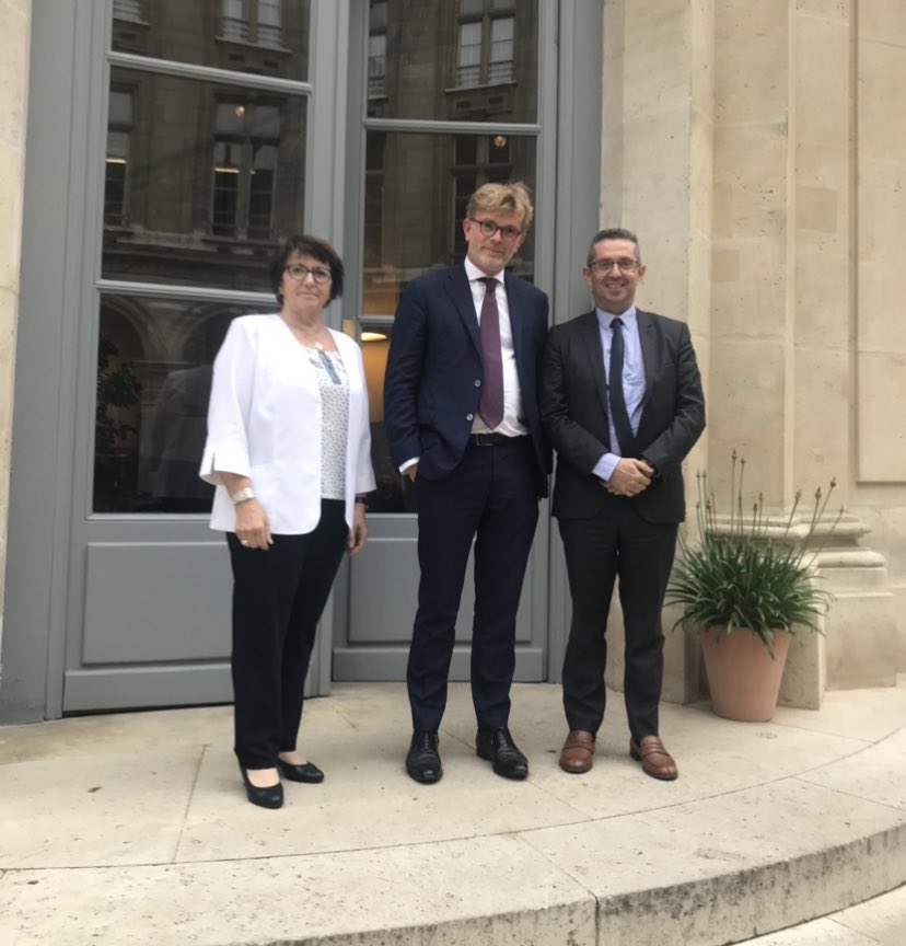 ChLambert_FICT's tweet photo. 1er RDV avec @MFesneau : Échanges sur l’objectif de #souveraineté #alimentaire et les conditions de relocalisation des productions.
Actualité :PAC, climat, hausses des charges…
Dialogue constructif pour préparer la loi «pouvoir d’achat» et d’orientation. 
La @FNSEA sera au RDV. https://t.co/Gciwb4v1wJ