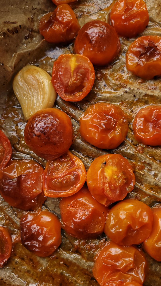 EpsomBakehouse's tweet photo. What's your vote for a bread flavour? Let me know ๐๐ค
A) Slow roasted tomatoes, garlic (or similar)
B) Cheese, pesto, garlic (or similar)
#BakingBread #BakeBreadAtHome https://t.co/BDDWXnlyiG