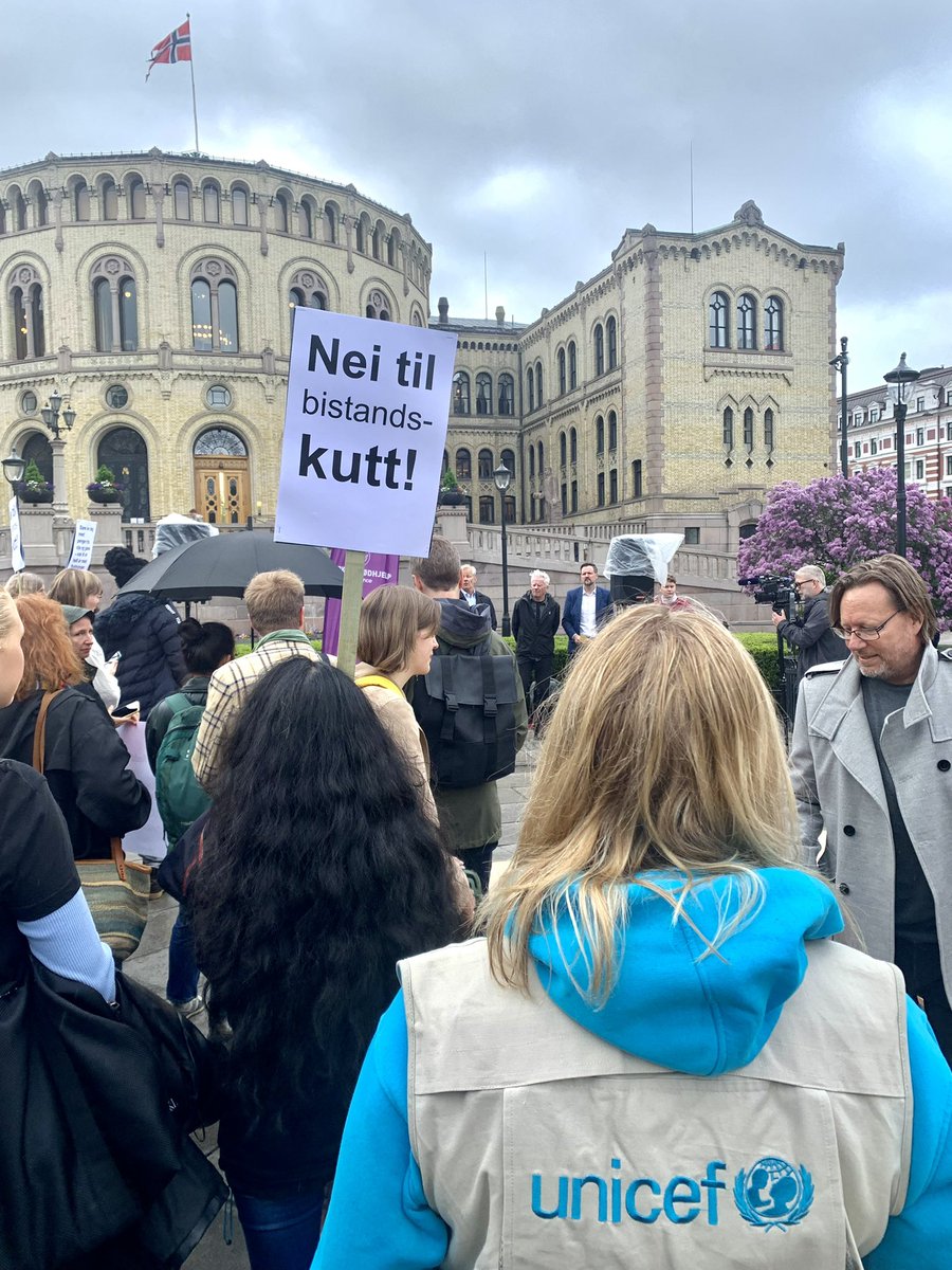 UNICEFNorge's tweet photo. Det er ikke nå vi skal kutte i bistanden, når råvareprisene øker, mennesker sulter og Afrikas Horn som opplever en ekstrem tørke. @SVparti lover å kjempe i forhandlingene sier nestleder Kirsti Bergstø #revidert #rnb2022 https://t.co/E0UZ7KowS8