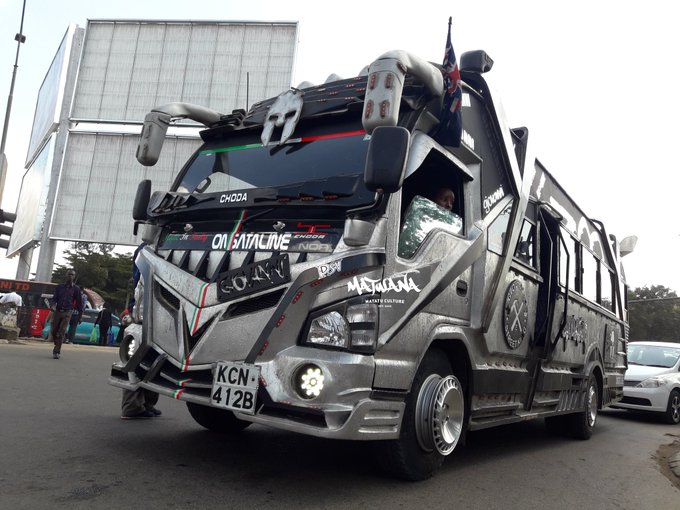 AfricaFactsZone's tweet photo. Kenya's colourful public buses, Matatu Buses. https://t.co/bM9EjFIy0d