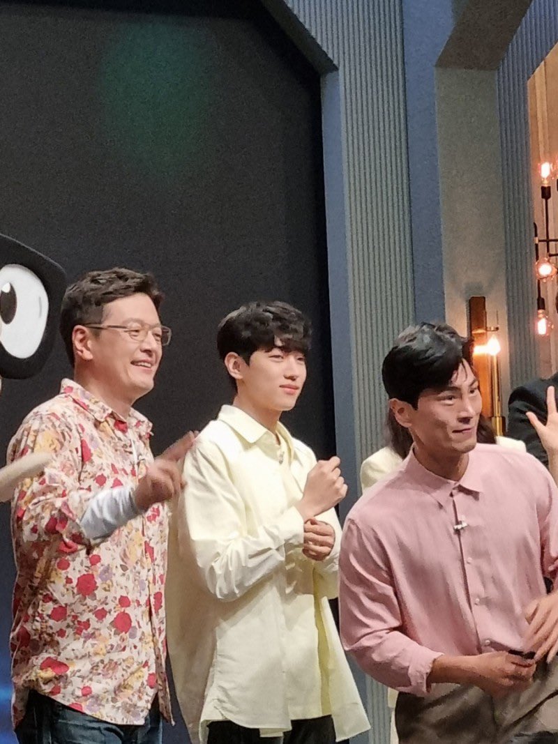 jaejjang_011206's tweet photo. 어쩌다 어른 방청해주신 분이 재찬이 사진 더 올려주셨어요 ㄱㅇㅇ..🥺 https://t.co/8R1i0pvcob